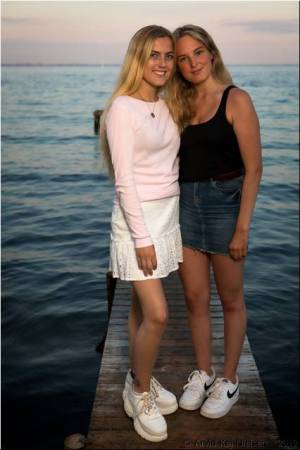 [Annika & Emilie]